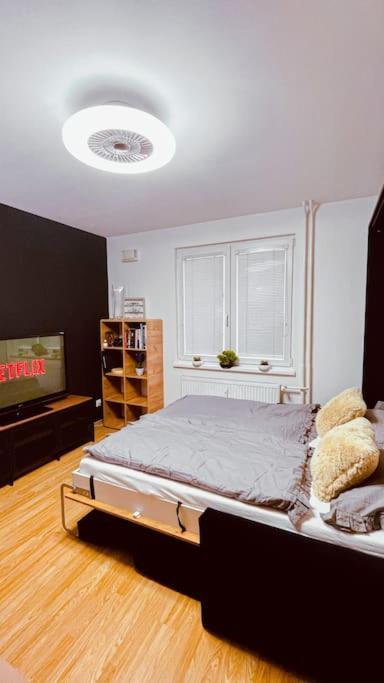 Moderny Apartman S Parkovanim Братислава Екстериор снимка