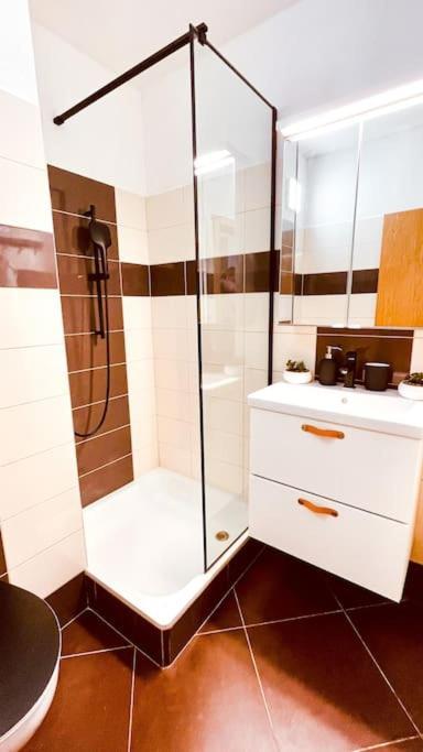 Moderny Apartman S Parkovanim Братислава Екстериор снимка