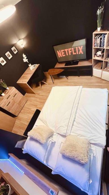 Moderny Apartman S Parkovanim Братислава Екстериор снимка