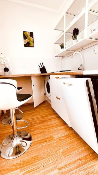 Moderny Apartman S Parkovanim Братислава Екстериор снимка
