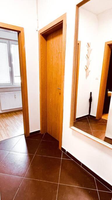 Moderny Apartman S Parkovanim Братислава Екстериор снимка