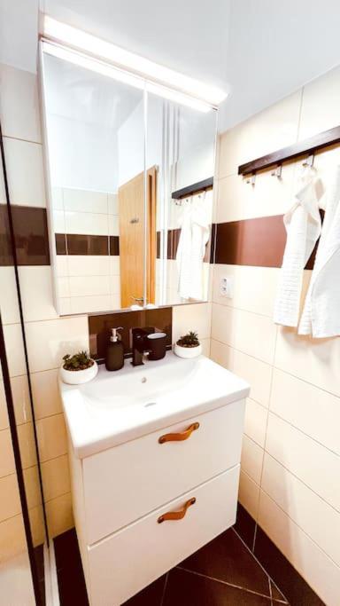 Moderny Apartman S Parkovanim Братислава Екстериор снимка