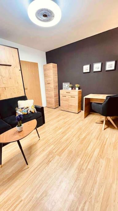 Moderny Apartman S Parkovanim Братислава Екстериор снимка