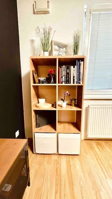 Moderny Apartman S Parkovanim Братислава Екстериор снимка