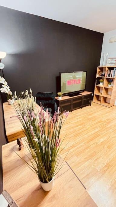 Moderny Apartman S Parkovanim Братислава Екстериор снимка